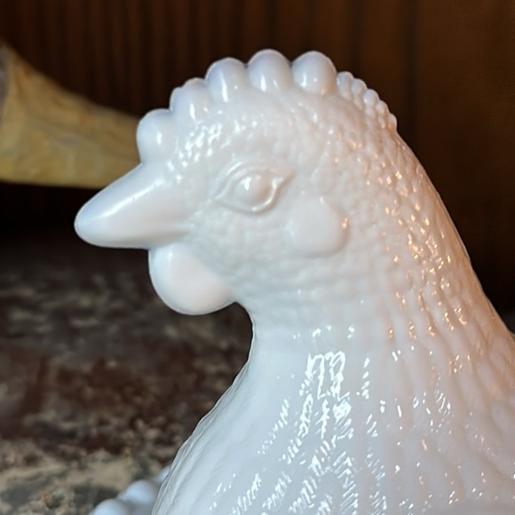Vintage Indiana Glass Milk Glass Nesting Chicken Covered Candy Dish - Picture 5 of 10